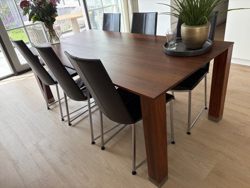 Walnusstisch von Art of Living Joop van Arnhem und 6 moderne Ledersessel von KFF