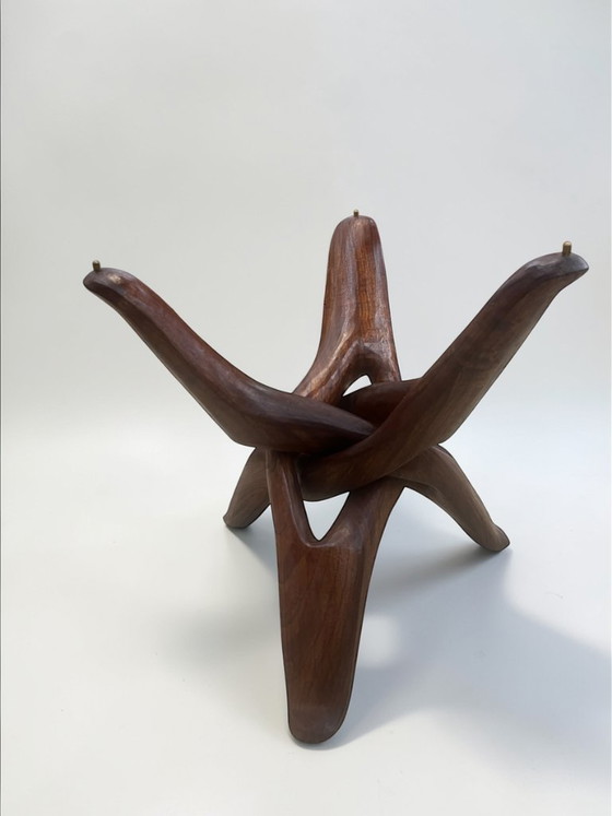 Image 1 of Table sculpturale vintage – Style Mid-Century / Piètement en bois naturel / Plateau en verre / Design affirmé