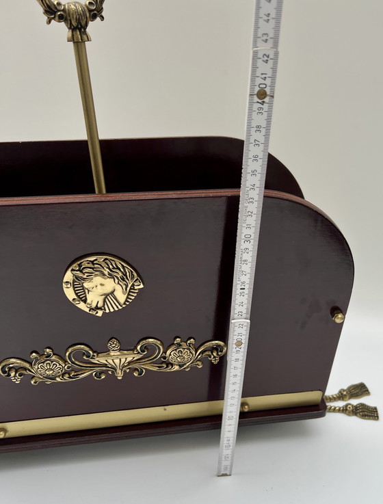 Image 1 of Portariviste decorativo in stile Impero – legno e ottone, piedini girevoli con nappe