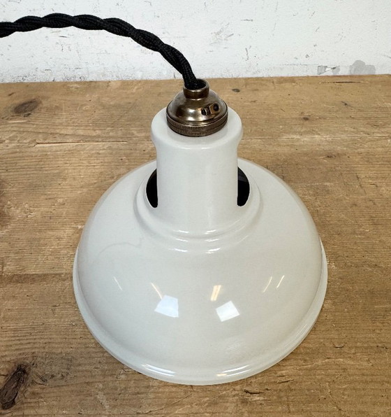 Image 1 of Lampada da soffitto vintage industriale dipinta di beige, anni 2000