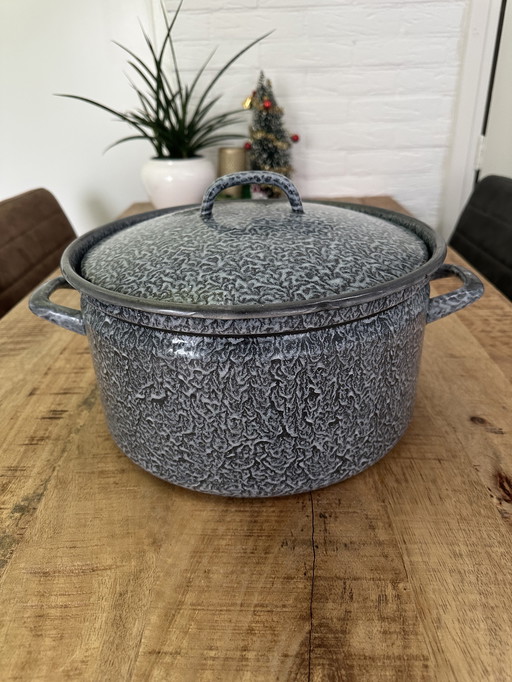 Retro panoramica nuvolosa