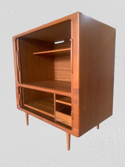 Image 1 of Aparador alto Dyrlund