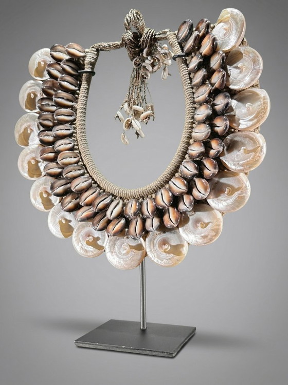 Image 1 of Decoratief etnisch ornament gemaakt van schelpen – Oceanië – 40 cm