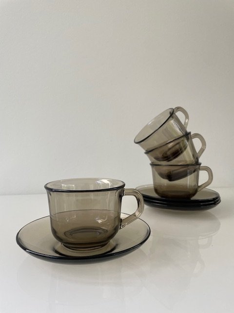 Image 1 of Set di 4 tazze e piattini vintage Arcoroc | Francia anni &#39;70 | 150 ml