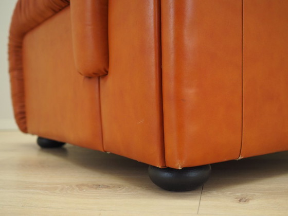 Image 1 of Fauteuil rouge, design danois, années 1970, production : Danemark
