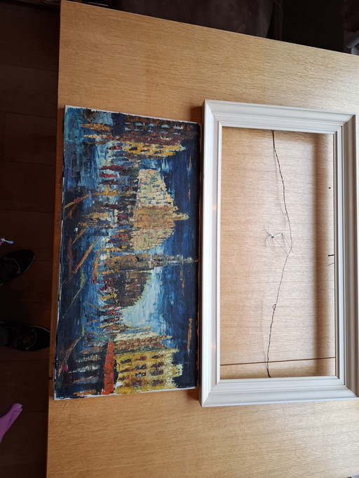 Schilderij stadsgezicht in de avond.