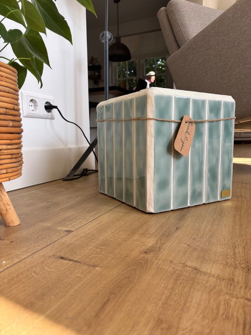 Authentischer Beistelltisch
