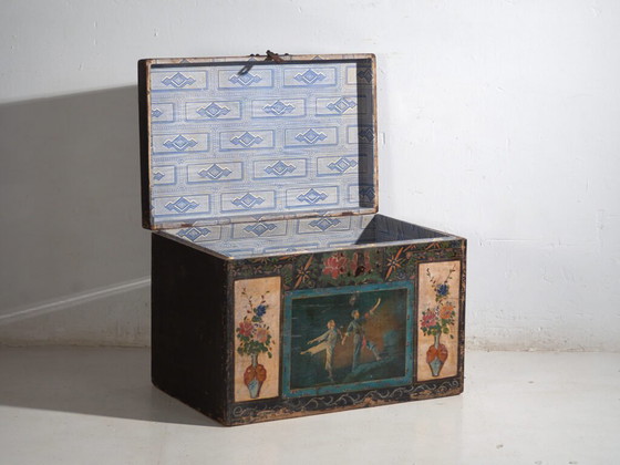 Baule cinese antico dipinto in legno di pino – Cina, circa 1900 – Armadi contenitori (photo 15 of 40)