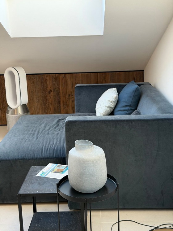 Image 1 of E15 Sofa KERMAN – Velvet, dark blue