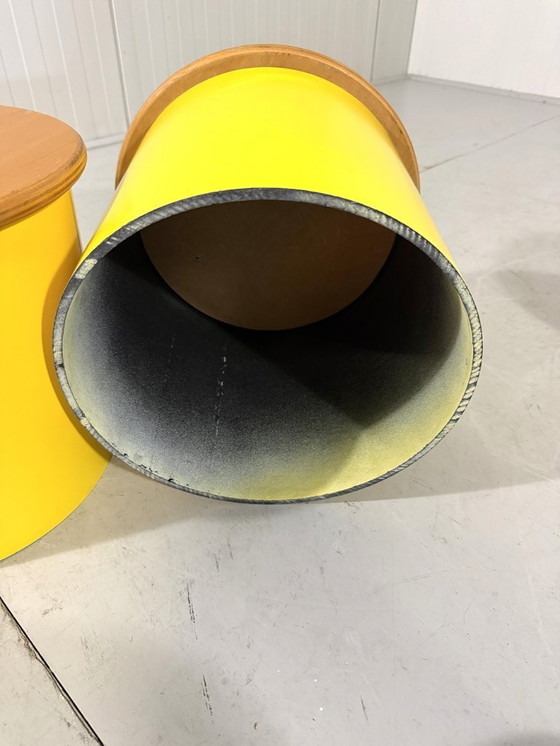 Image 1 of Tables d'appoint et tabourets colorés des années 1980