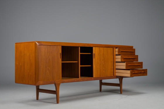 Image 1 of Buffet en teck par Ib Kofod-Larsen pour Faarup Møbelfabrik, 1960s