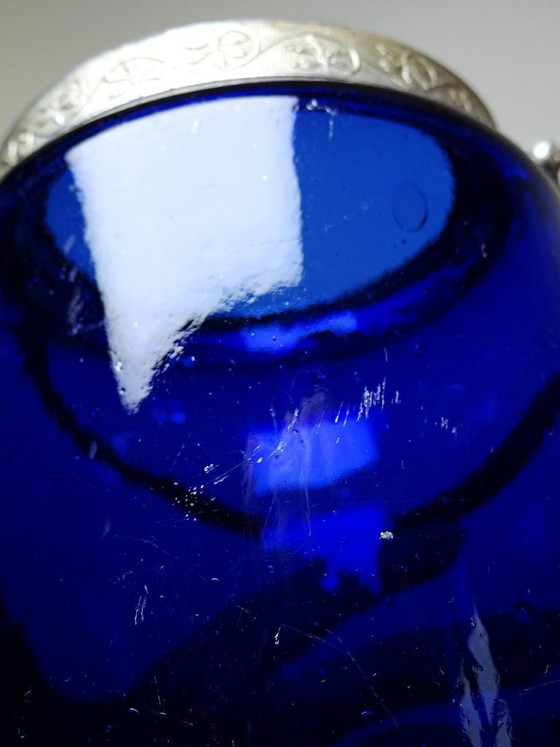 Image 1 of Tarro antiguo para galletas o dulces, de cristal azul cobalto y metal plateado, principios del siglo XX.