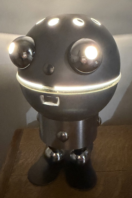 Image 1 of ZELDZAME LAMPE DE BUREAU VINTAGE PETIT ROBOT PAR SATCO C. 1960/1970.
