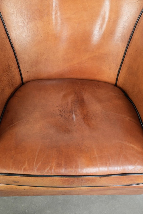 Image 1 of 2 grands fauteuils club en peau de mouton, en bon état