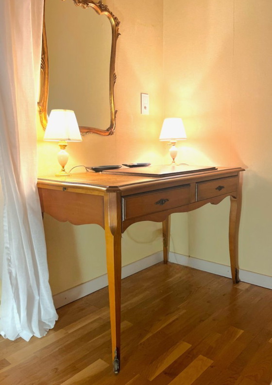 Image 1 of Schreibtisch aus geformtem Nussbaumholz im Stil Louis XV.
