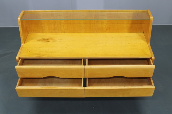 Image 1 of Nachtkastjes en ladekast met glazen legplank uit 1960, Tsjecho-Slowakije