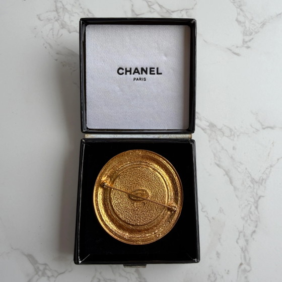 Spilla Chanel vintage Rue Cambon placcata oro – Oggetti decorativi (photo 4 of 7)