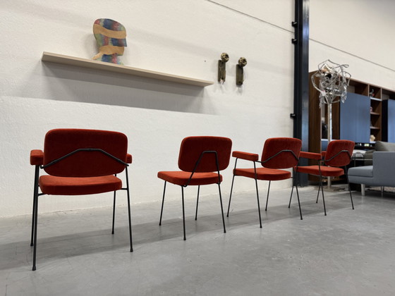 Image 1 of 4 Artifort Moulin Eetkamerstoelen Rood Lucir Stof