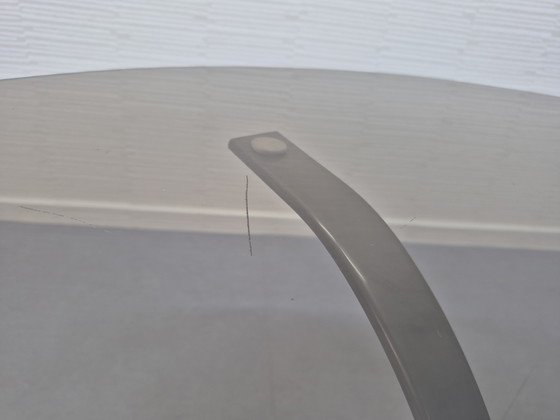 Image 1 of Table basse « Sputnik ». Table vintage en verre fumé avec finitions chromées.