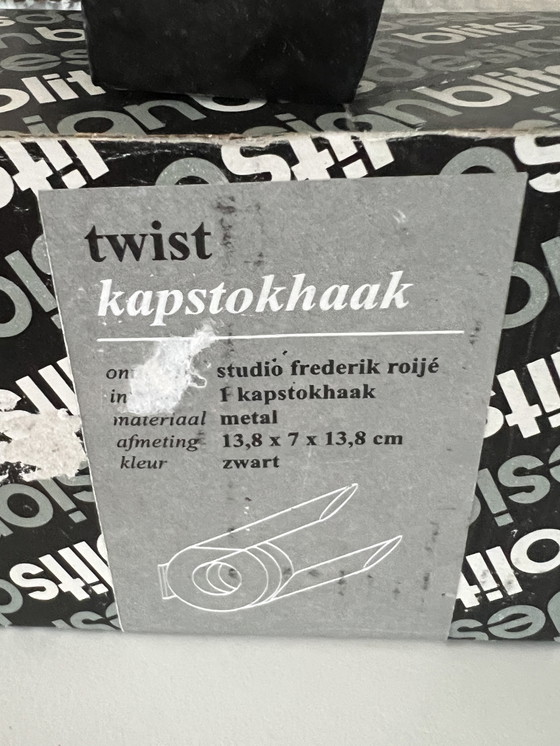 Image 1 of Frederik Roijé Twist Kapstok Prikkeldraad 