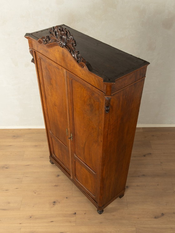 Antieke kast met twee deuren en houtsnijwerk. – Kasten, Wood (photo 7 of 7)