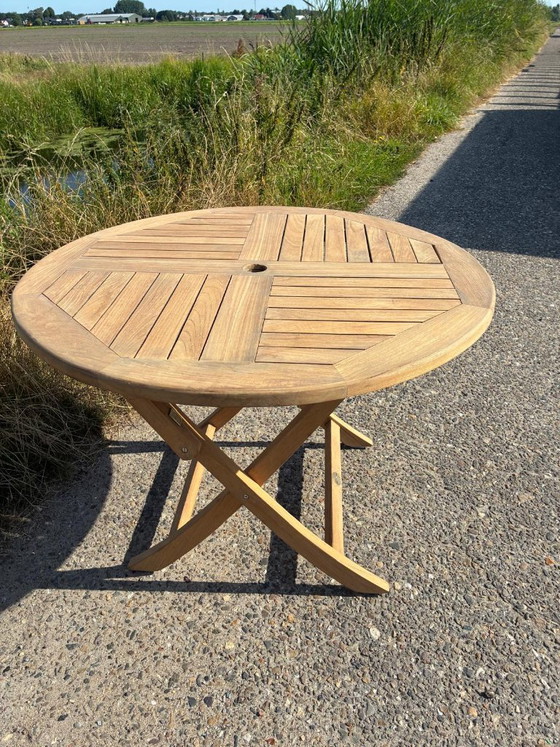 Wunderschöner runder Teakholz-Gartentisch, 100 cm Durchmesser, schwere Qualität – Garden Impressions (photo 6 of 6)
