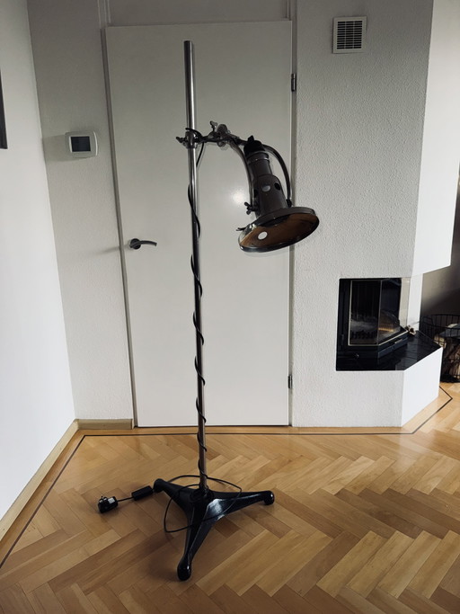 Stehlampe