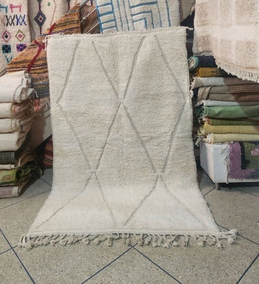 Beni Ouarain tapijt 250x150 cm – Handgemaakt Marokkaans wollen tapijt – Ivoorkleurig diamant Berber design