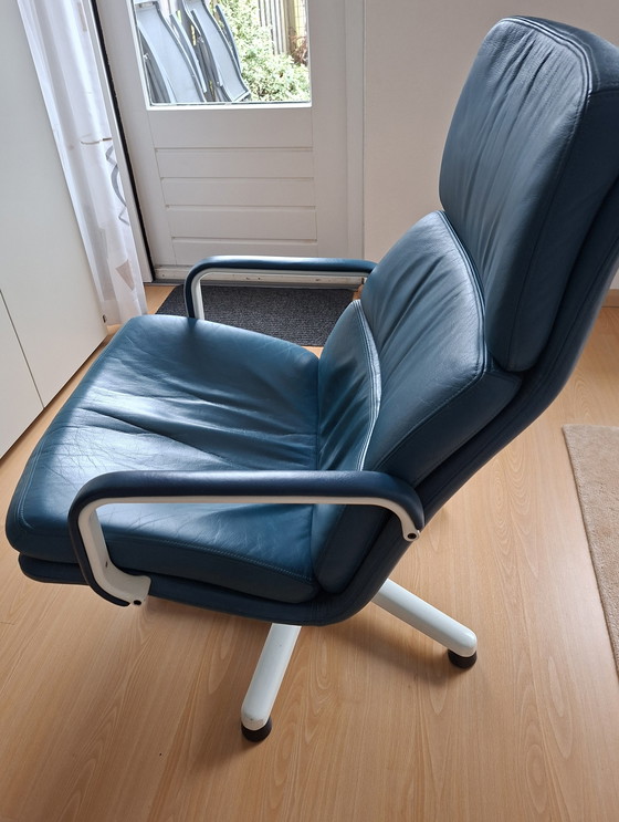 Image 1 of Artifort F140