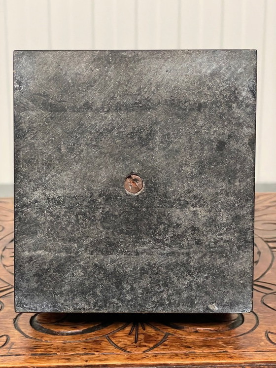 Image 1 of Une sculpture en bronze exceptionnelle représentant un homme asiatique