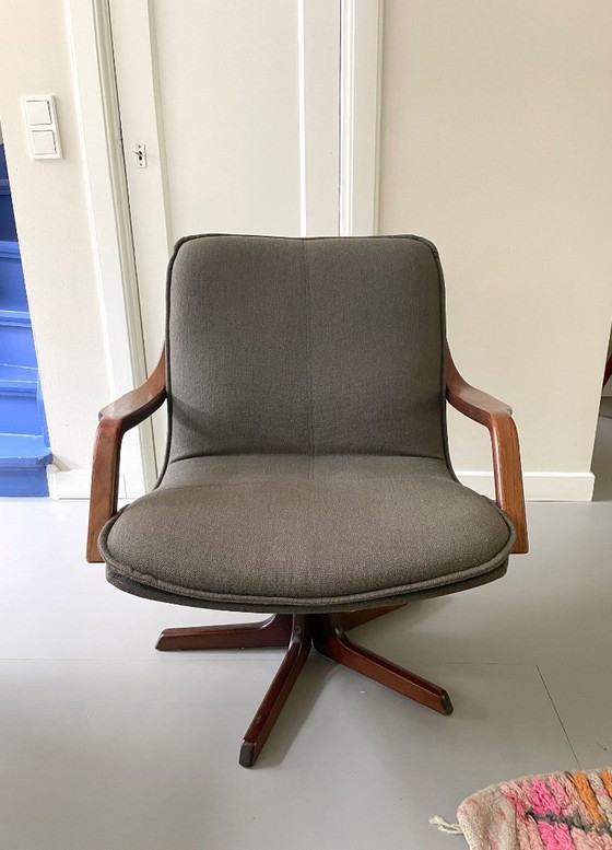 Image 1 of Berg Furniture swivel chair