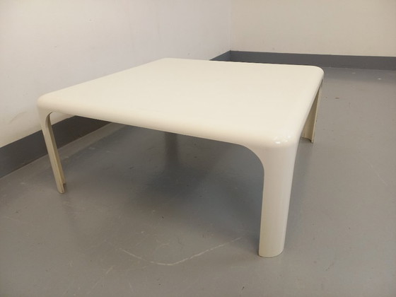 Image 1 of Vierkante salontafel uit de jaren 60, prachtig Italiaans ontwerp van Vico Magistretti voor Studio Artemide Milano