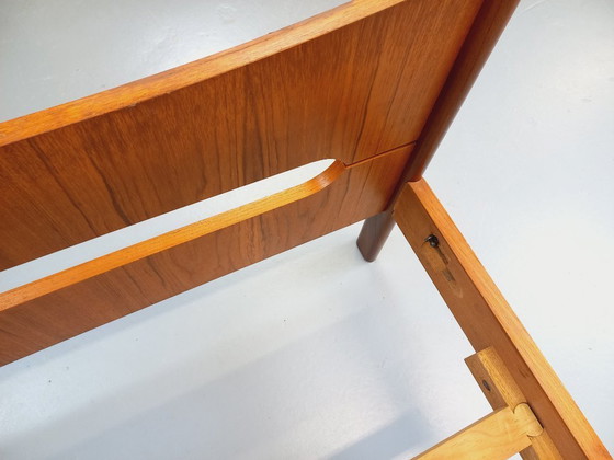 Image 1 of Lit simple vintage style scandinave en teck des années 60