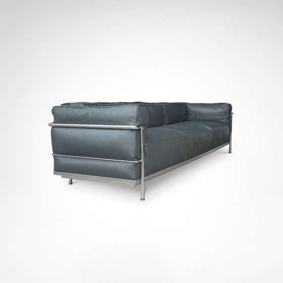 LC3 Donskussens Y Extra Lederen 3-zitsbank van Le Corbusier et al. voor Cassina, jaren 1990 – 3-5 zitsbanken (photo 5 of 11)