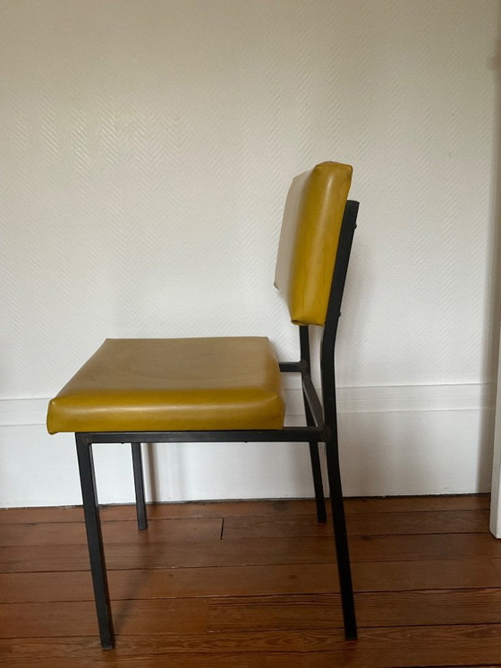 Image 1 of Sedia modernista degli anni '60 – metallo nero e similpelle gialla