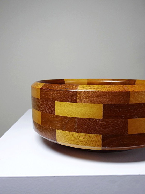 Image 1 of Fruttiera vintage in legno massello, assemblata, con design patchwork, risalente agli anni '70-'80.