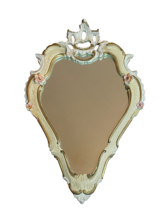 Image 1 of Set aus 2 Florentiner Barock Wandspiegeln 55×36 cm – Italien Vintage 1950–1970 – handbemaltes Holz mit Craquelé & Pastellblüten 