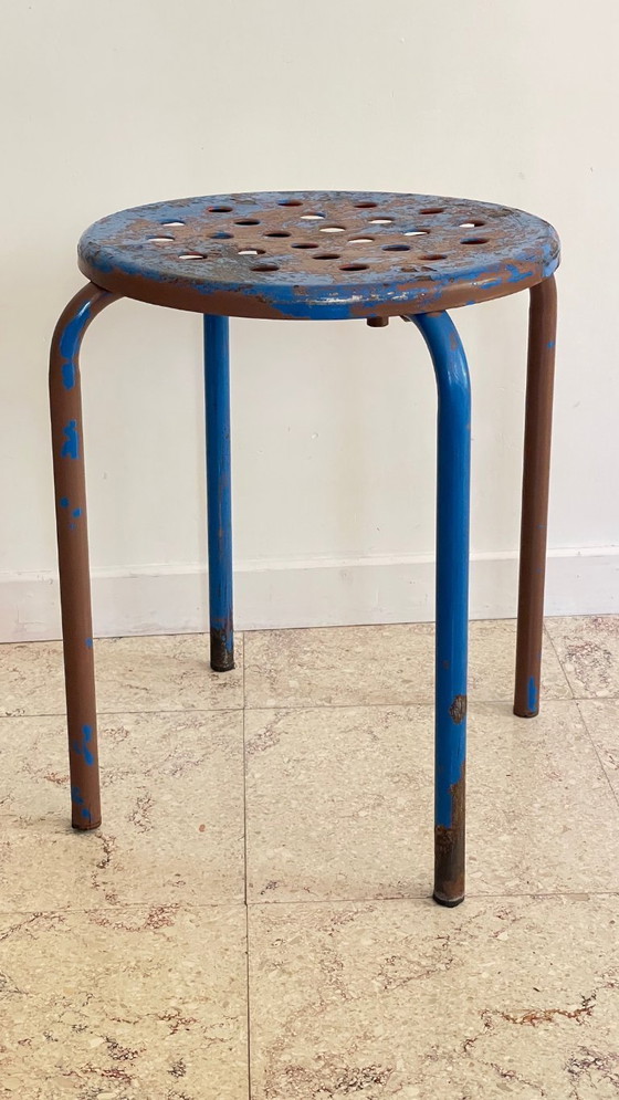 Image 1 of Paar industriële stalen PATINE TABOURETS Blauw & Chocolade VINTAGE