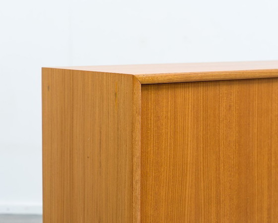 Image 1 of Cassettiera/credenza a due ante con gambe a forcina, anni '60. Restaurata.