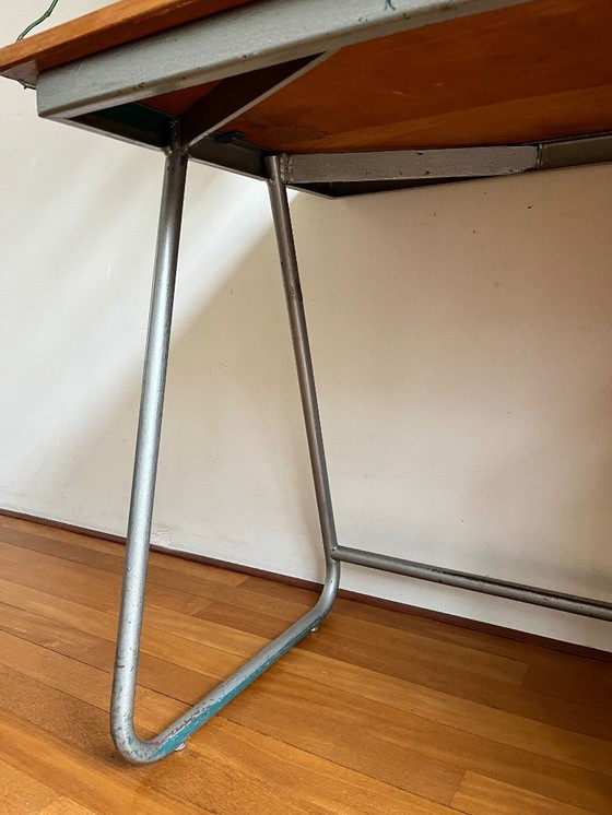 Image 1 of Bureau industriel vintage de style Bauhaus