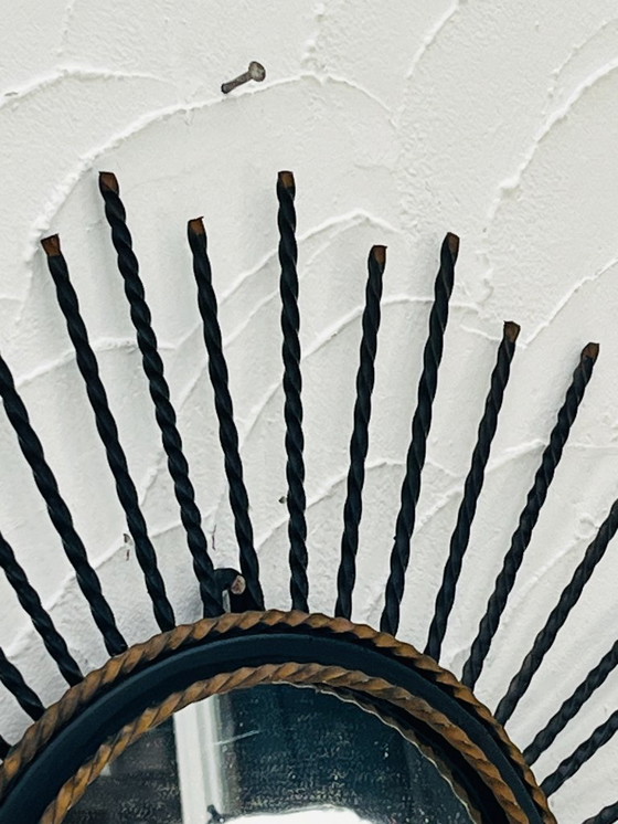 Image 1 of Specchio vintage anni '60 in metallo nero e oro con effetto sole