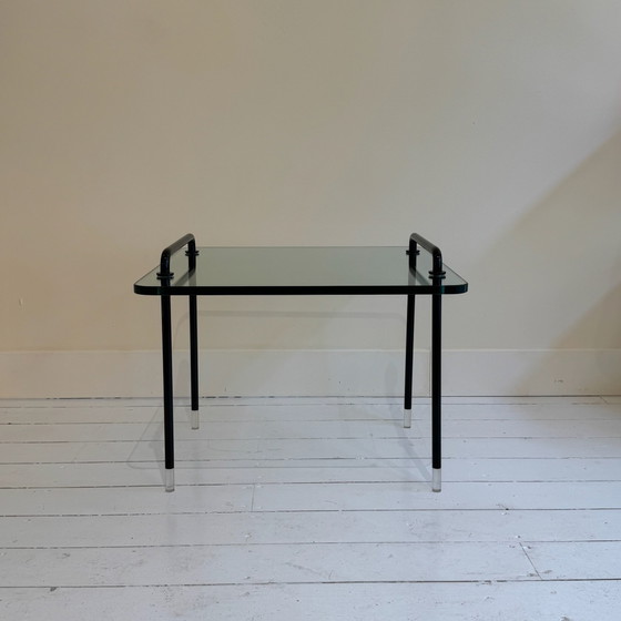 Image 1 of Italienischer Beistelltisch aus Glas mit schwarzem Metallgestell