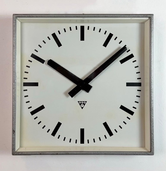 Image 1 of Große graue quadratische Wanduhr von Pragotron, 1970er Jahre
