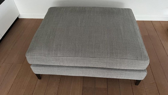 Image 1 of Il divano Minotti a 4 posti e il pouf Andersen abbinato sono acquistabili separatamente