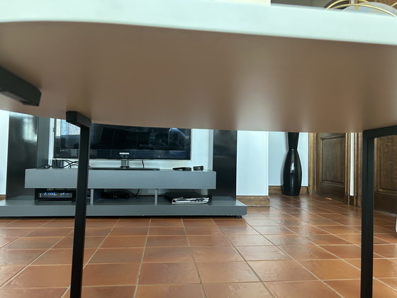 Image 1 of Table de salon effet marbré 