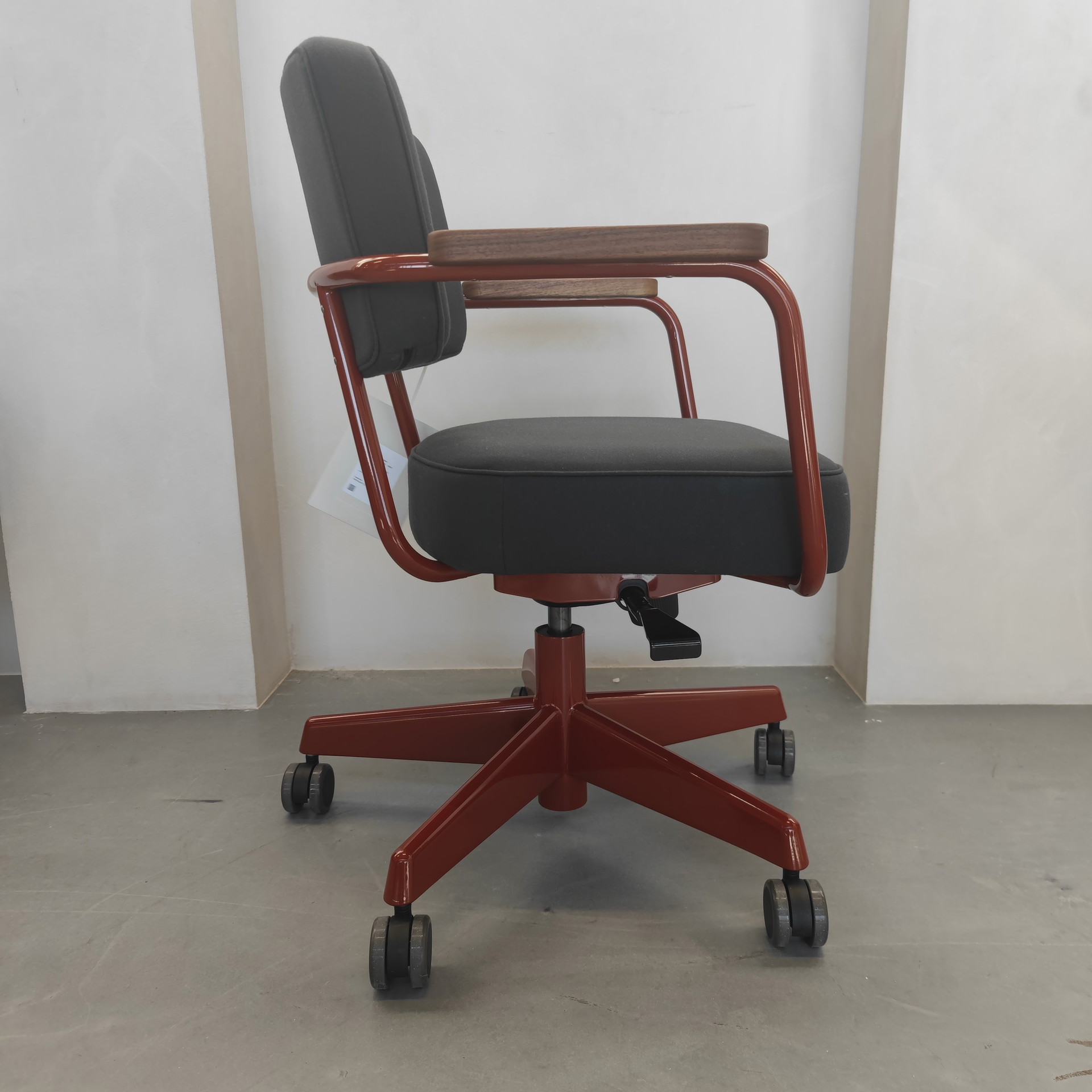 Vitra - Fauteuil Direction Pivotant - Jean Prouvé - Twill - Rouge
