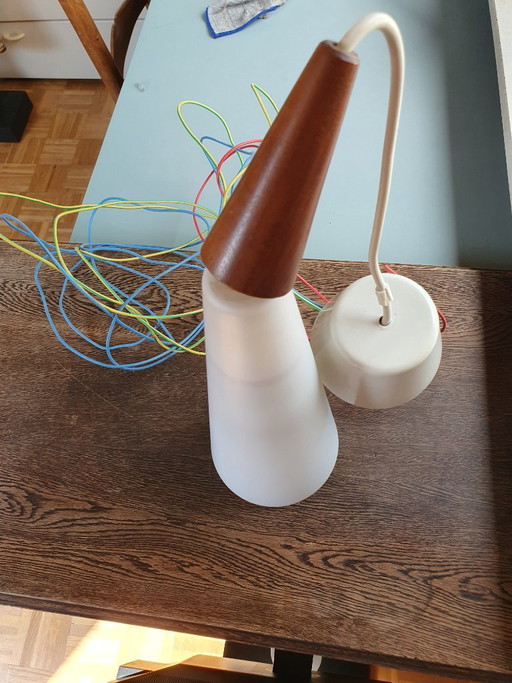 Wunderschöne Pendelleuchte im Mid-Century-Modern-Stil – Teakholz & Opalglas – 1960er Jahre – hanglampen (photo 2 of 5)
