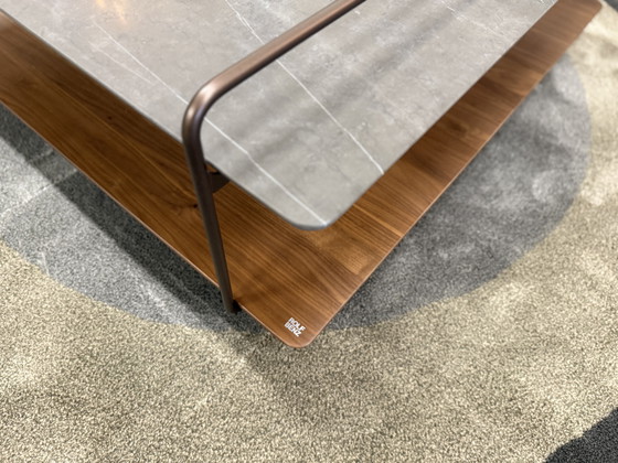 Image 1 of Rolf Benz 931 524 Couchtisch Nussbaumholz Naturstein 102x100