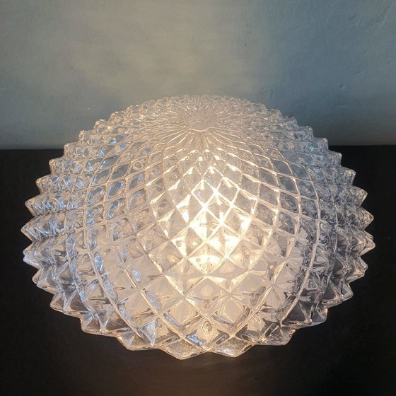 Image 1 of Bellissima lampada da soffitto/parete rotonda con rilievo di ananas, in stile Mid Century, realizzata in vetro fuso.