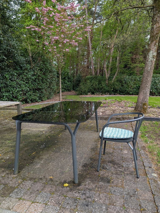 Salon de jardin Roche Bobois avec table et 6 chaises avec coussins